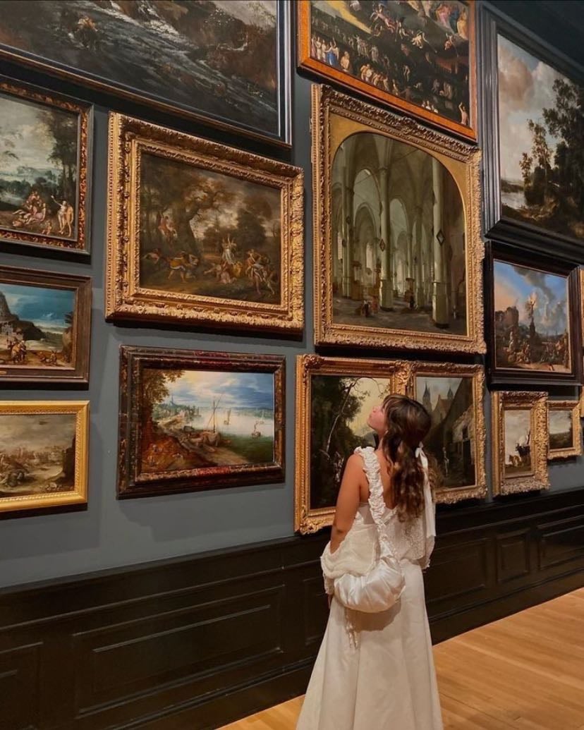 art gallery solo dates