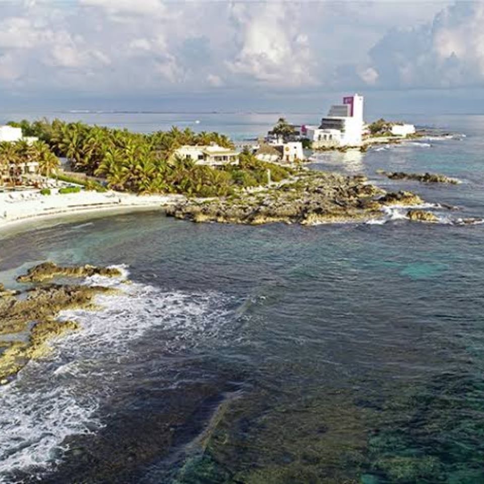 Playa media luna - Norte de Isla Mujeres