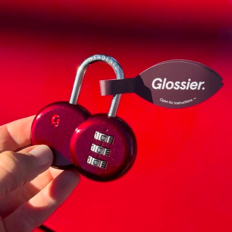 Candado glossier. - Glossier