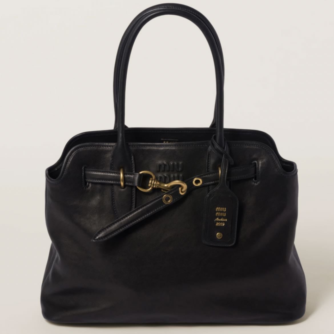 bolso adventure de napa - miu miu - $4,100
