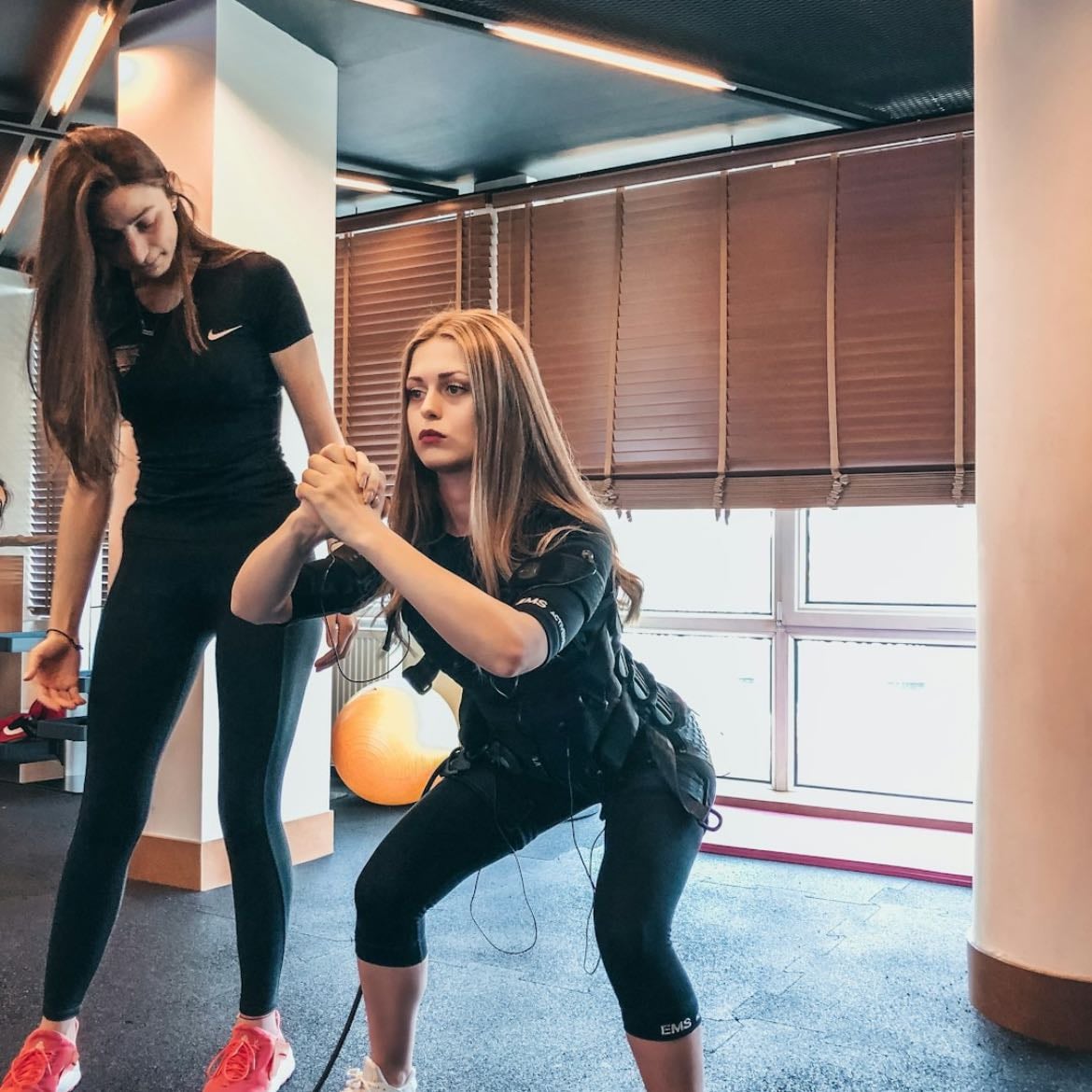 Que no te de pena pedir ayuda. - Si vas al Gym y no entiendes una máquina o tienes dudas en algún ejercicio, pide ayuda a otra persona al rededor o recurre al internet. Es sumamente importante hacer los ejercicios correctamente si queremos evitar lesiones.