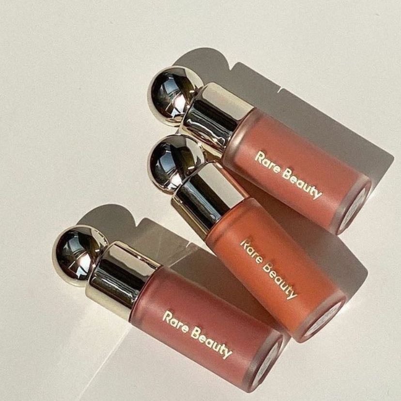Rare Beauty Soft Pinch Liquid Blush Mini - me encanta la pigmentación que tienen, siento que aunque sea el mini igual te va a durar ya que solo usas un poquito