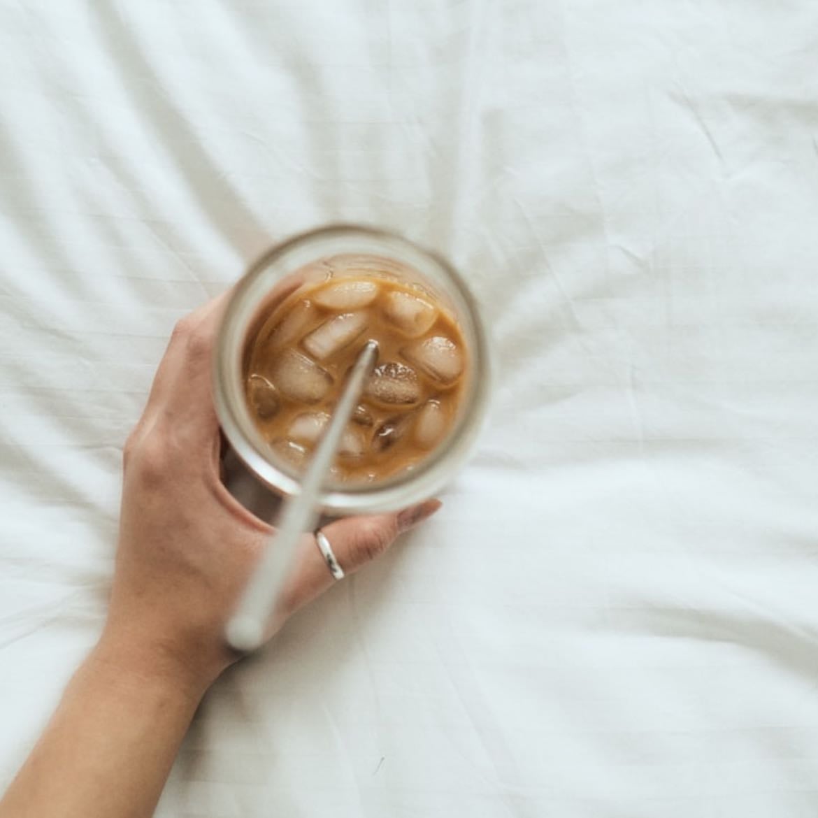 iced vainilla latte+ scon de queso