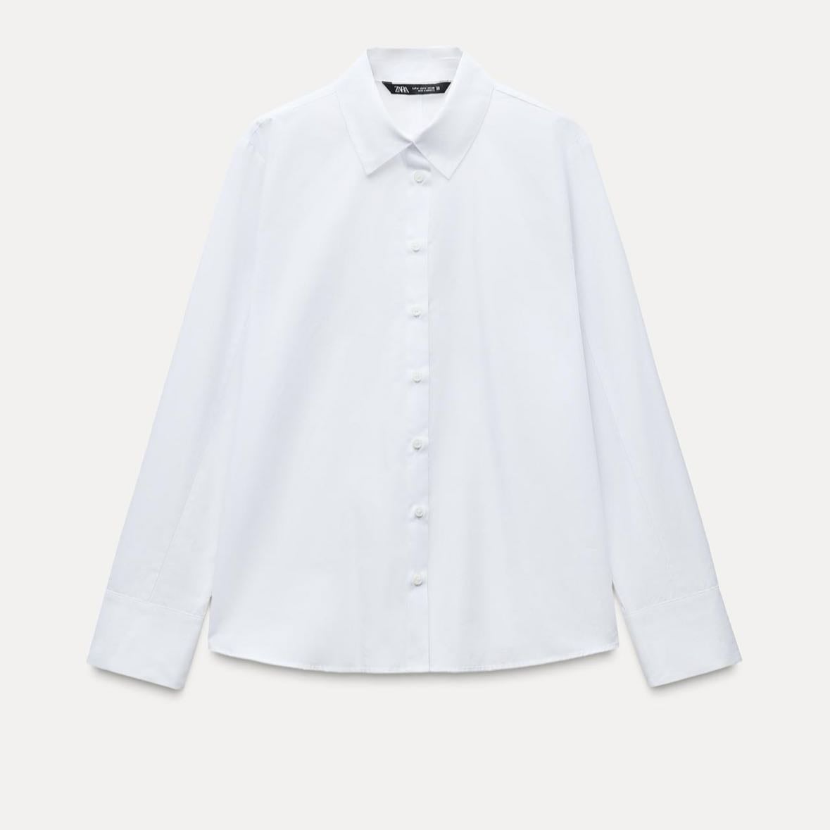 Camisa - No tiene que ser blanca, sino de un color basico