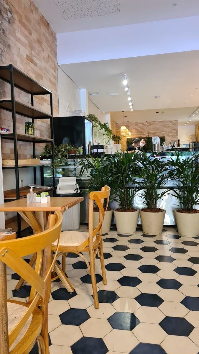 Uluru Café Lourdes