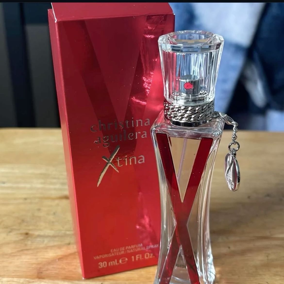 christina aguilera x tina - christina’s best scent. was SHOOK when i found out how yummy it smells. almost like a sweet fruit cocktail kind of scent.