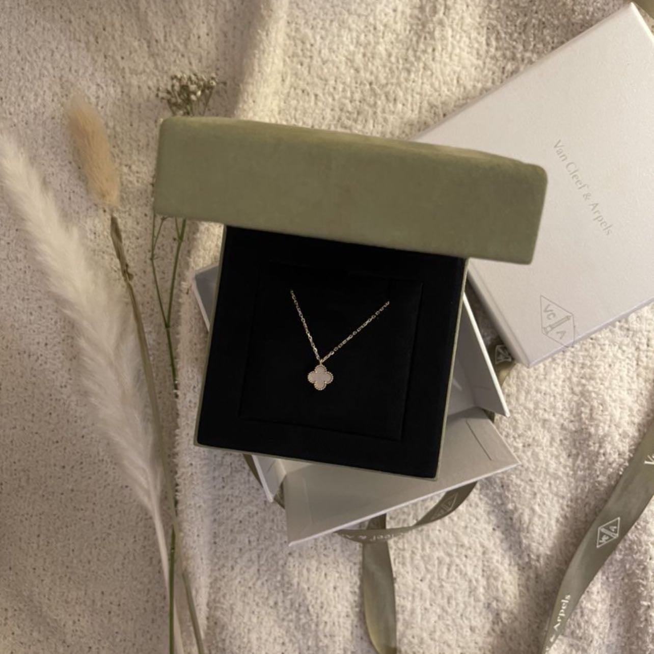 Vintage Alhambra Pendant Mini