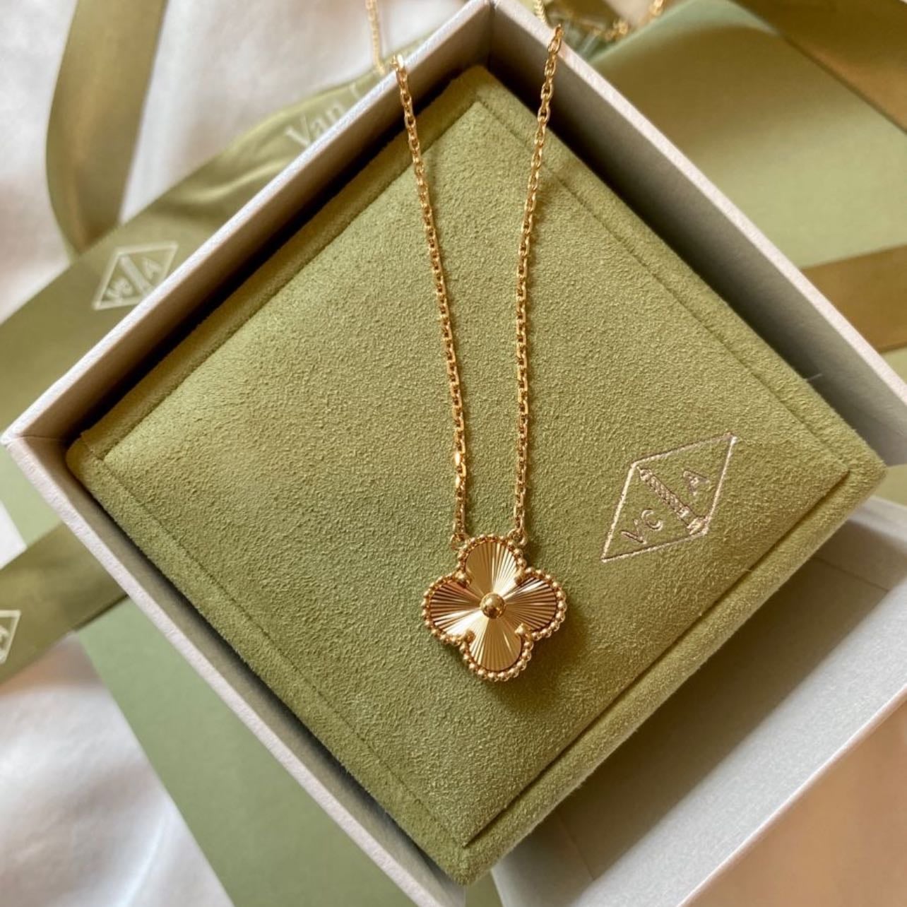 Vintage Alhambra pendant