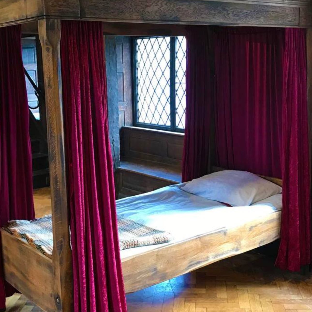this bed😭😭