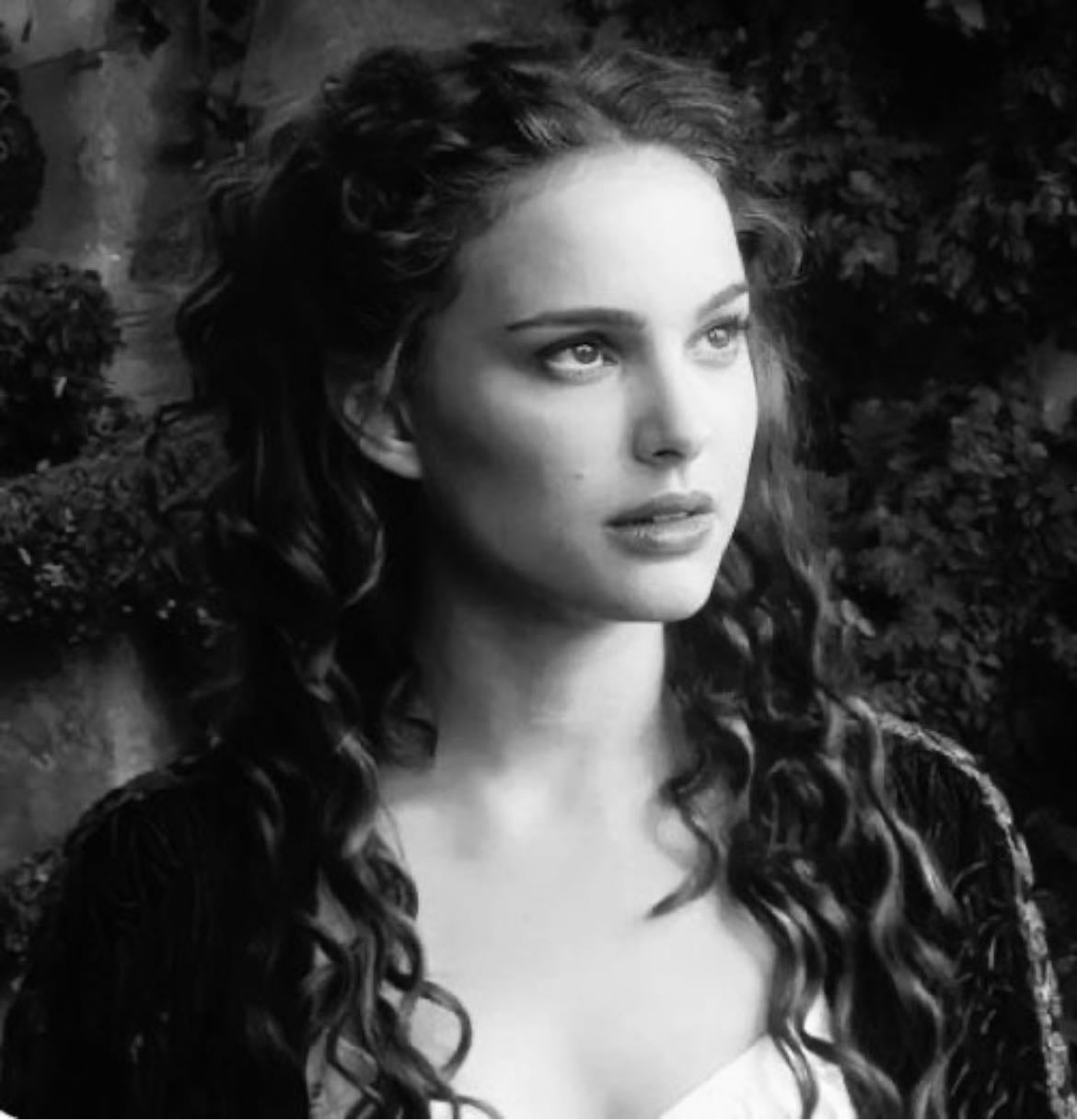 PADME AMIDALA SKYWALKER - Queen, senator.