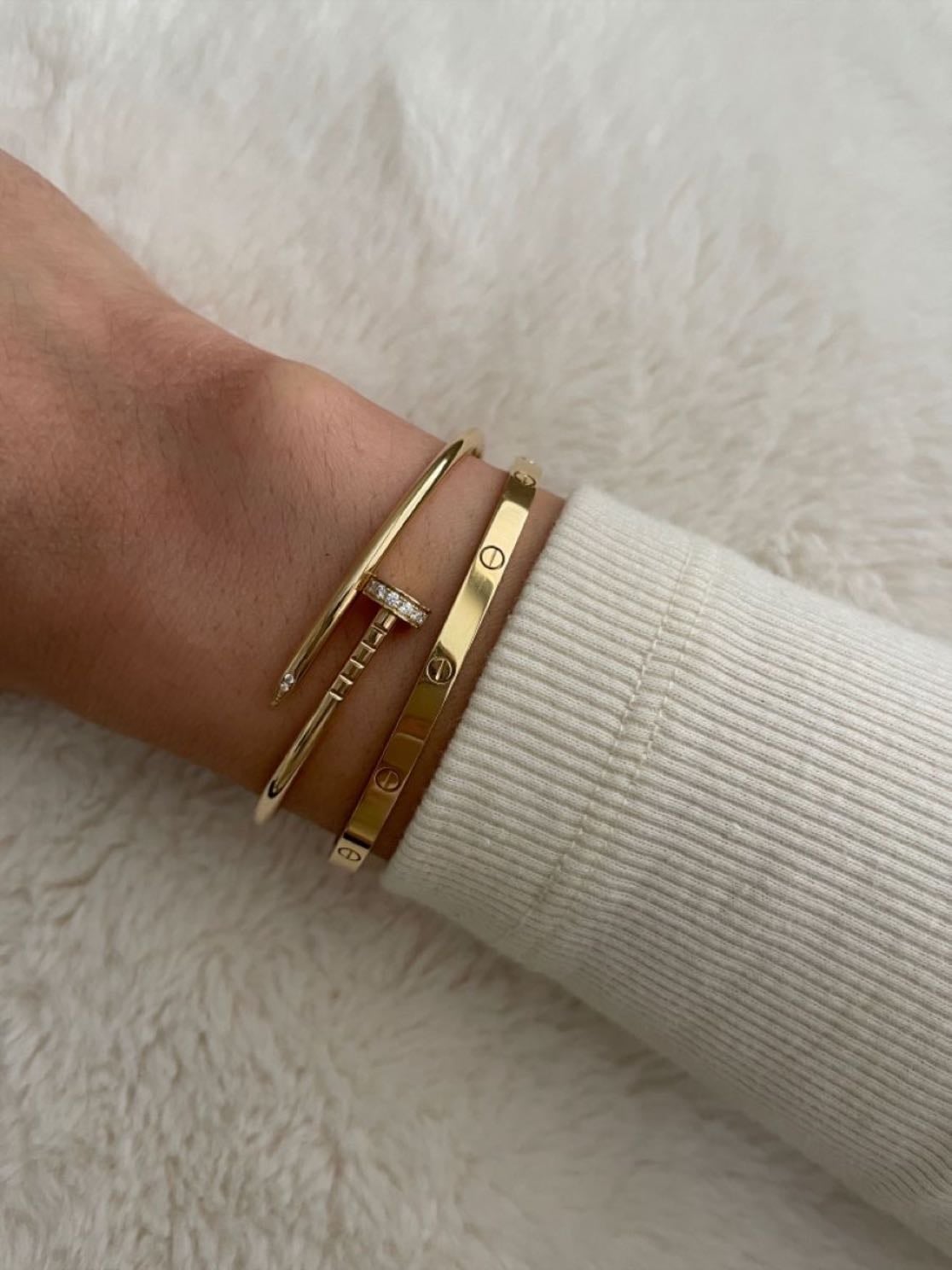 Bracelet - Imitation cartier
Couleur : dorée