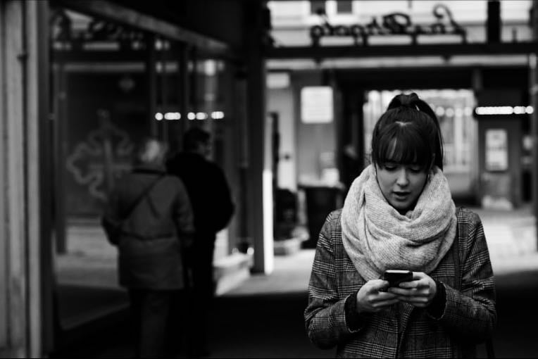 diminuir drasticamente o uso do celular/redes sociais.