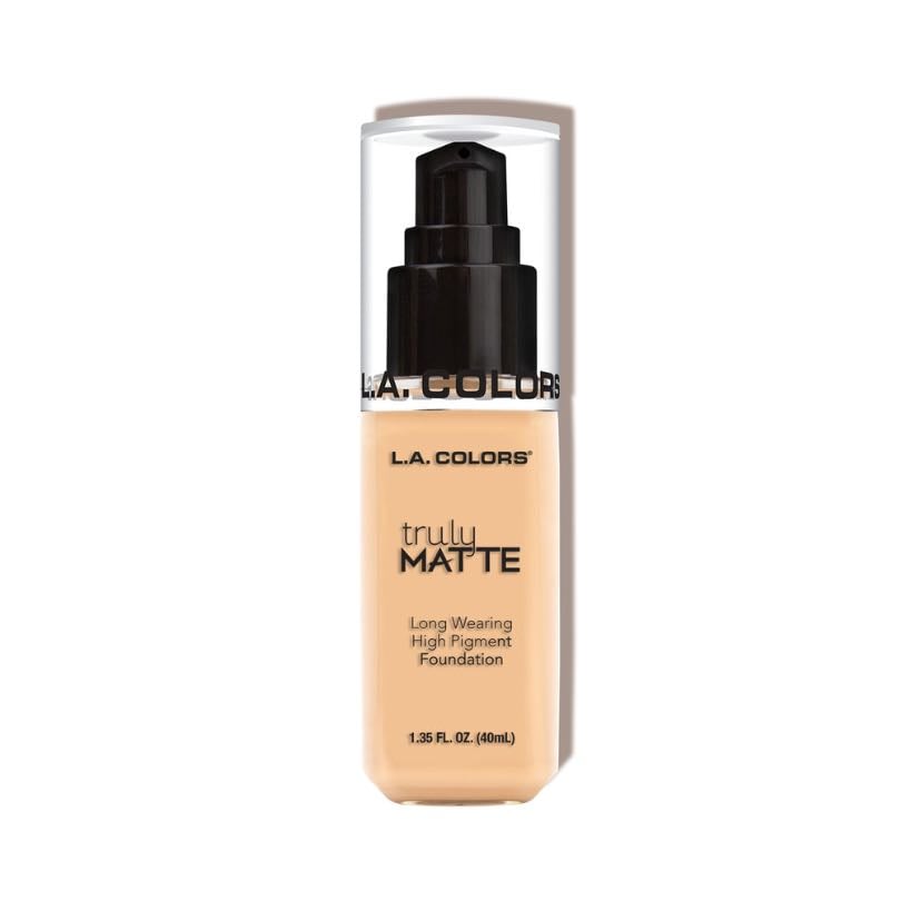 Truly Matte — L.A. Colors - Mi piel es un poco grasa así que esta base me va de maravilla!