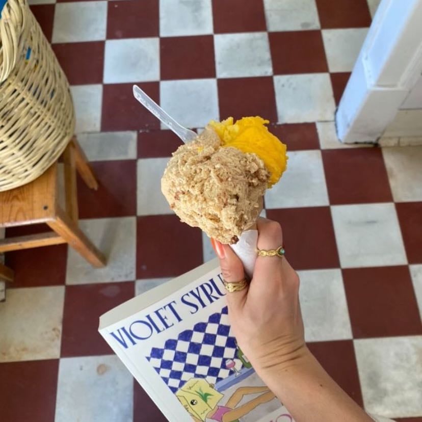 Ve por tu helado favorito