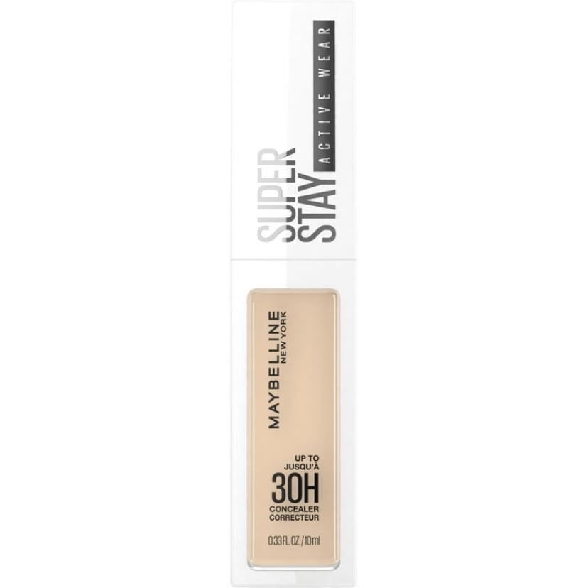 Super stay active wear concealer - Su fórmula es ligerita pero cubre muy bien las ojeras. Algo que si tiene este corrector es que siento que se seca muy rápido así que se tiene que difuminar muy bien.