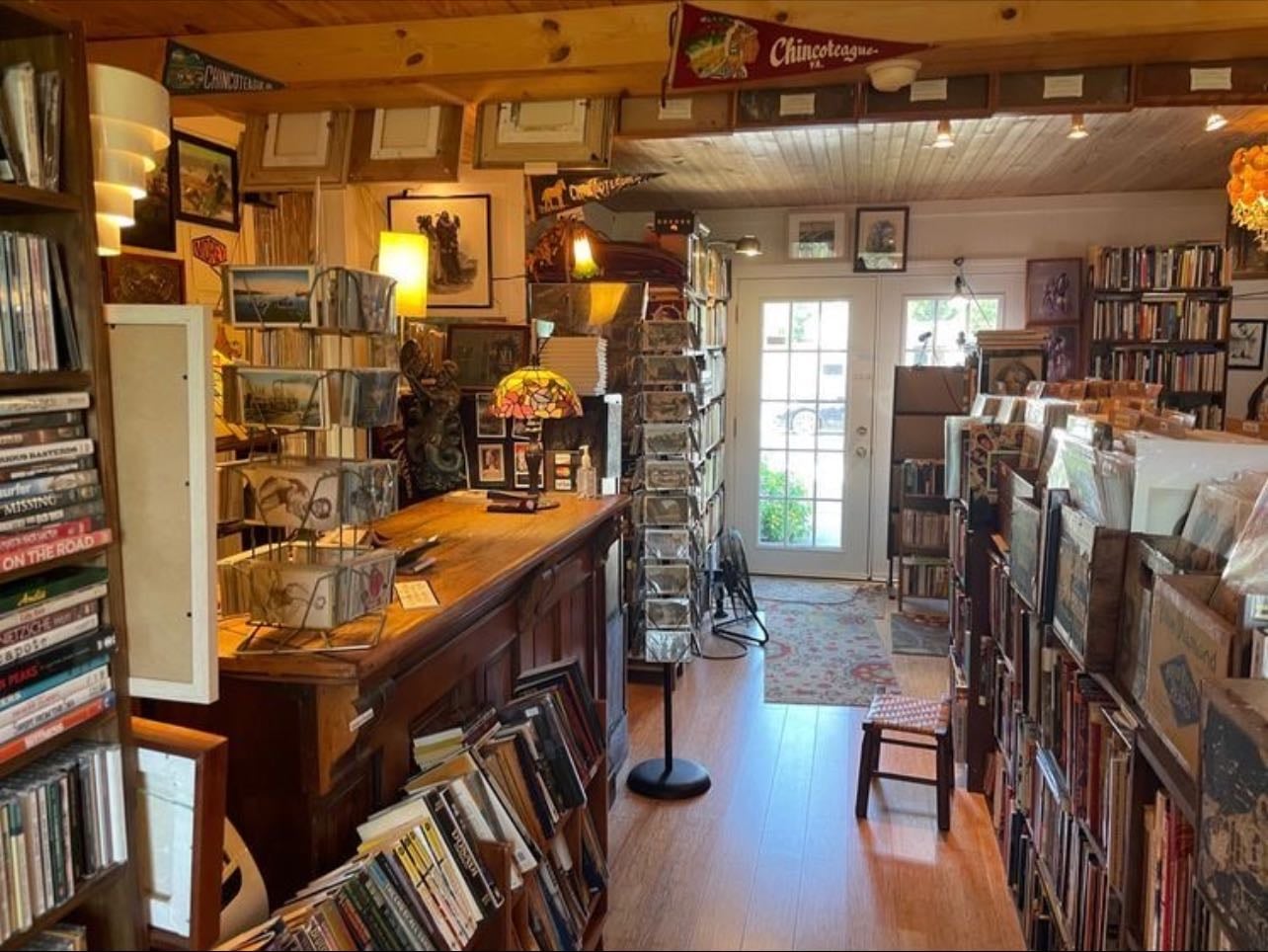 Bookstores - Explore local bookstore