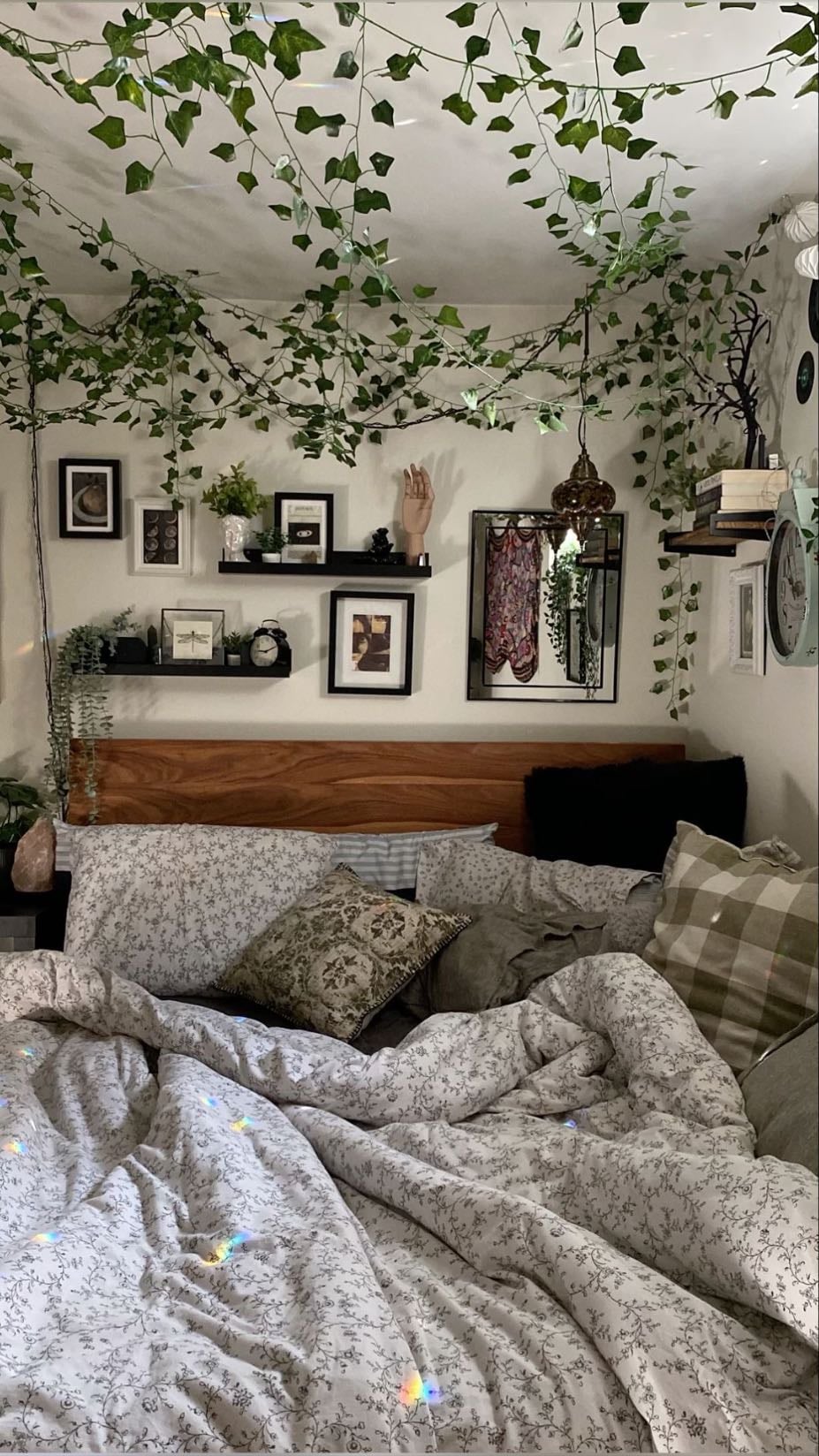 Tidy up bedroom - Top room only