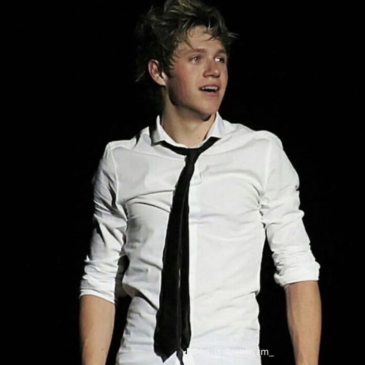 NIALL - He just looks so good. THE. TIE.