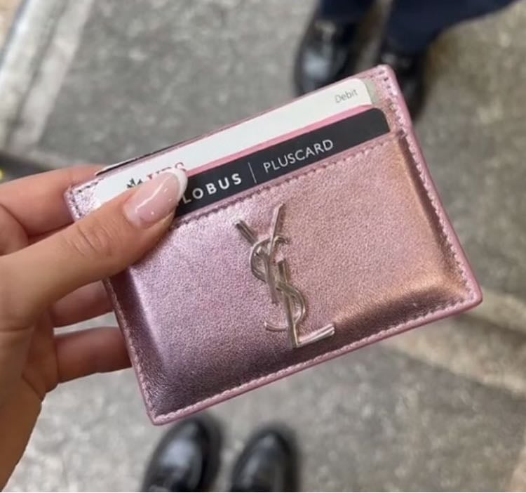 What’s in my bag 🧚🏼♀️