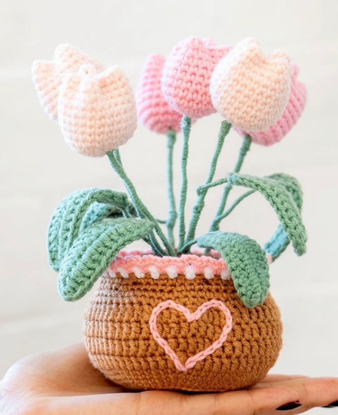 Tulip pot crochet kit - Craft Club Co