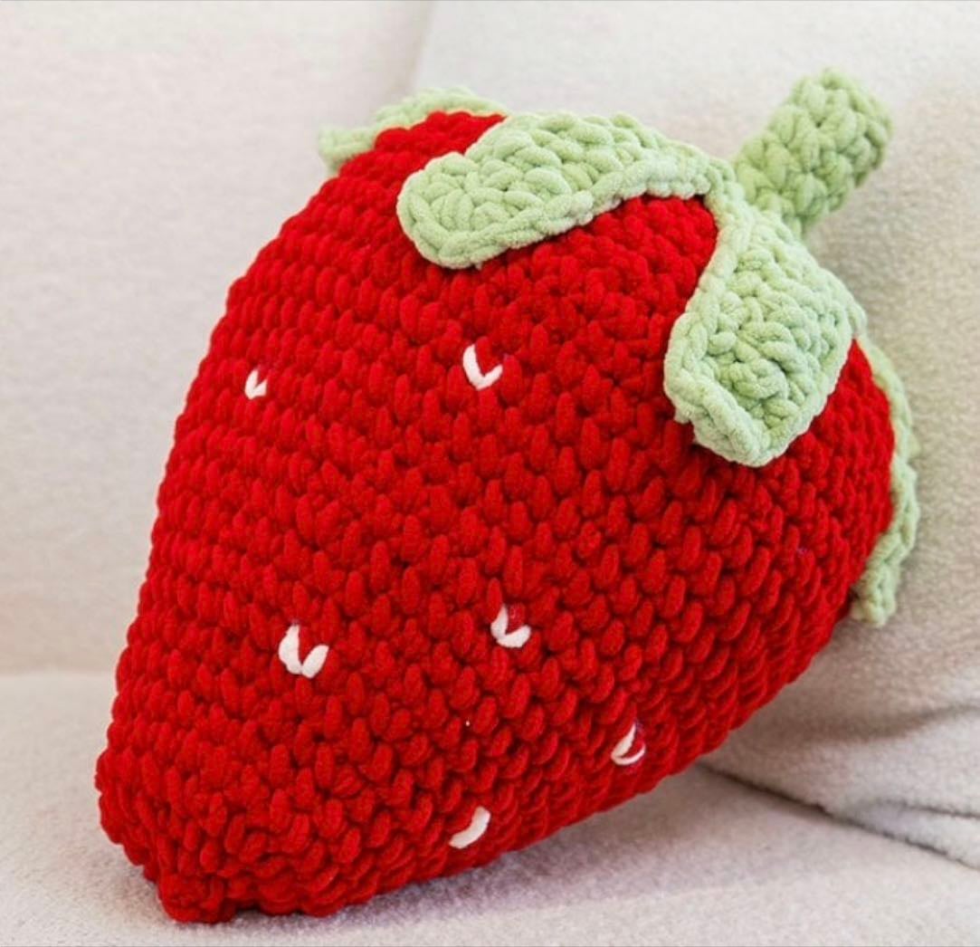 Strawberry chunky crochet kit - Craft Club Co