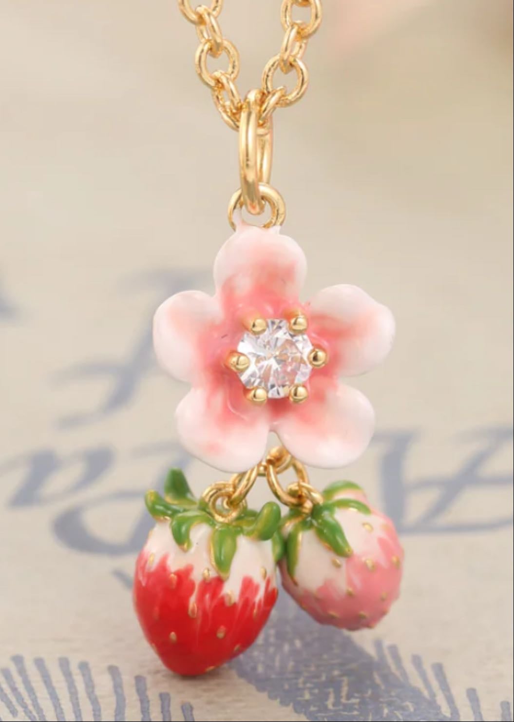 Strawberry blossom necklace - Selenichast