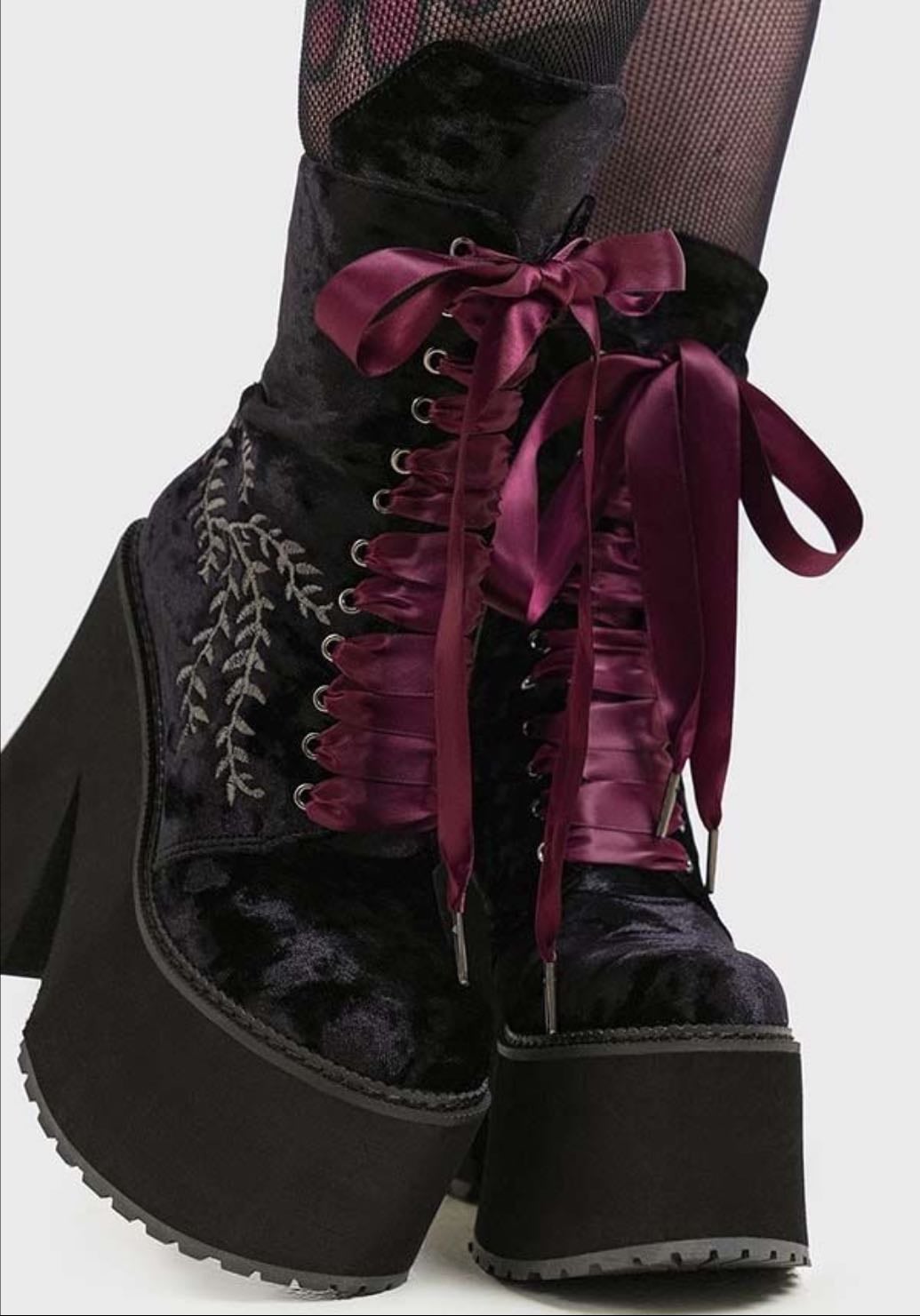 In a Phase Boots - Killstar
