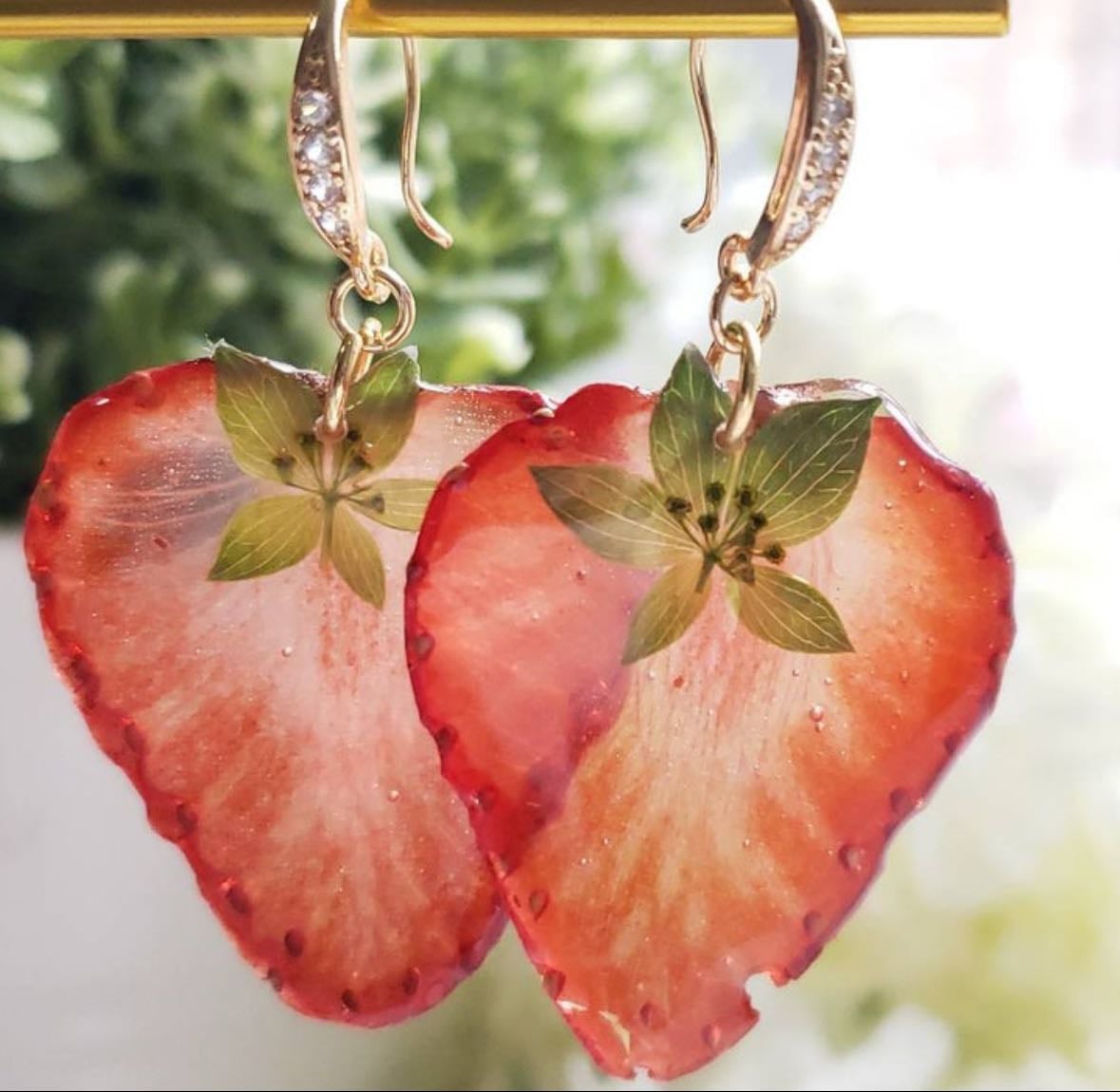 Strawberry earringd - NovemberSecret