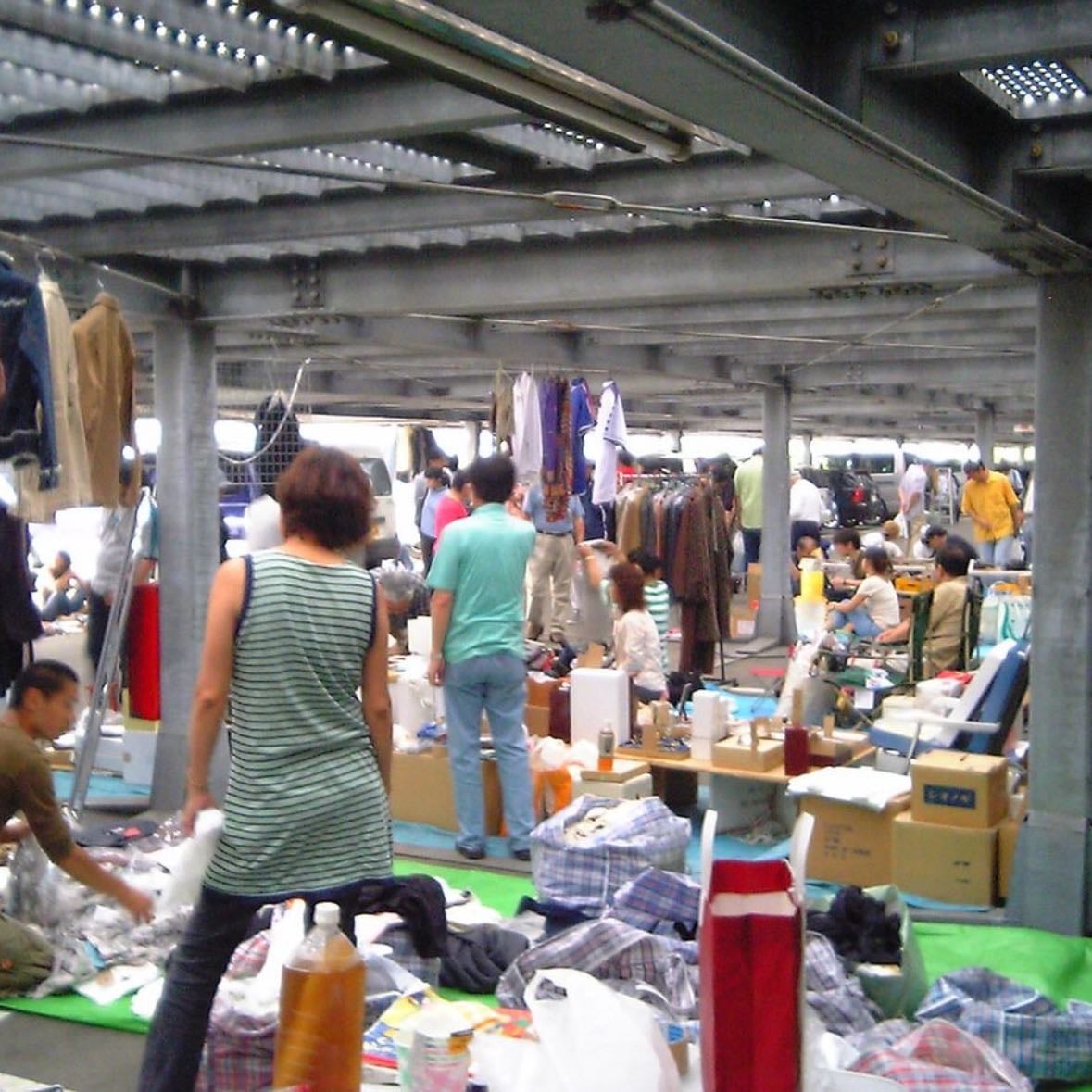 Oi Racecourse - biggest flea market