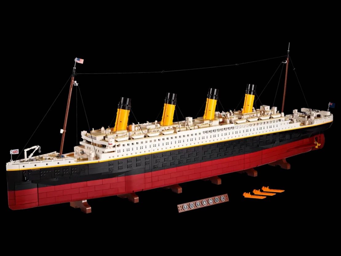 lego Titanic - $1049.90