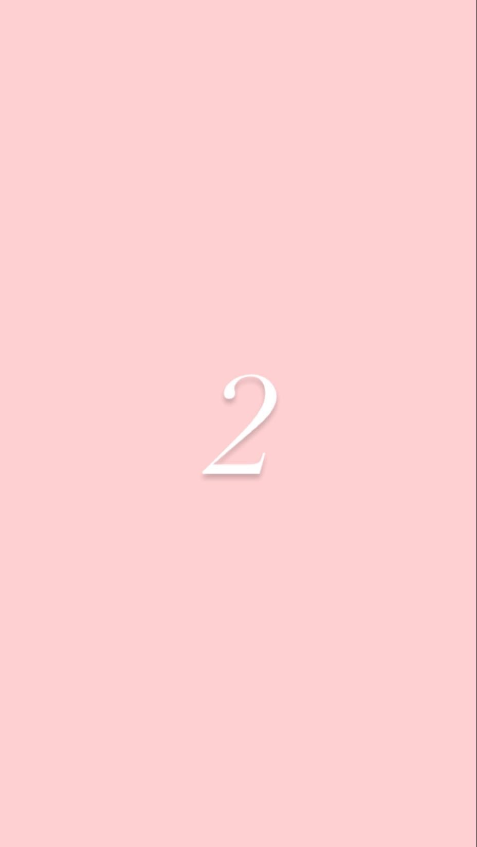 Skincare (5 min) - Wash your face with a gentle cleanser.
Apply a hydrating serum or vitamin C for a natural glow.
Use moisturizer + SPF to protect your skin