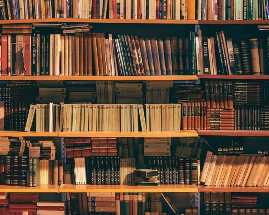 MORE b o o k s 📕 - Books hypelist by Michelle Villalva