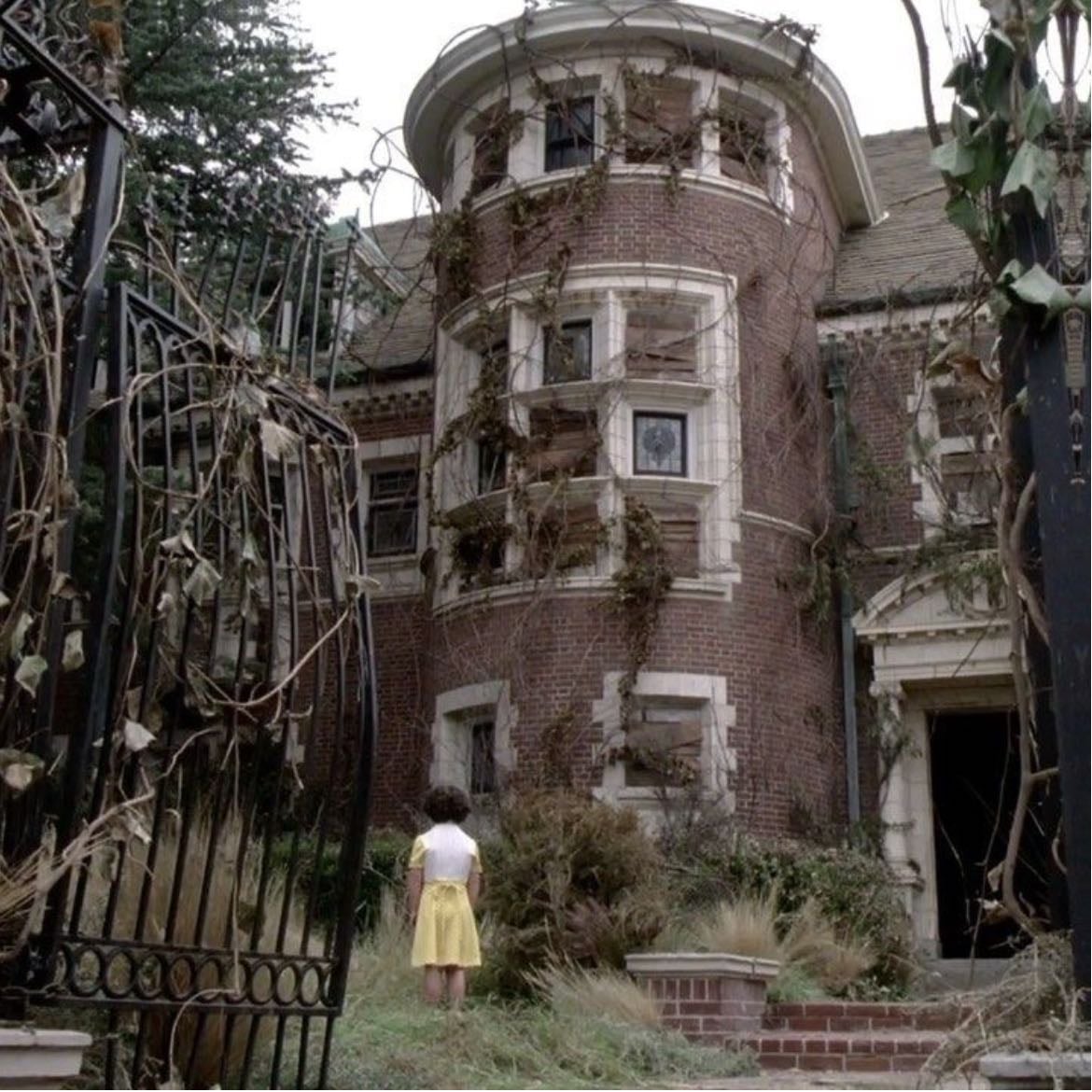 American Horror Story - Ryan Murphy, Brad Falchuk · 2011