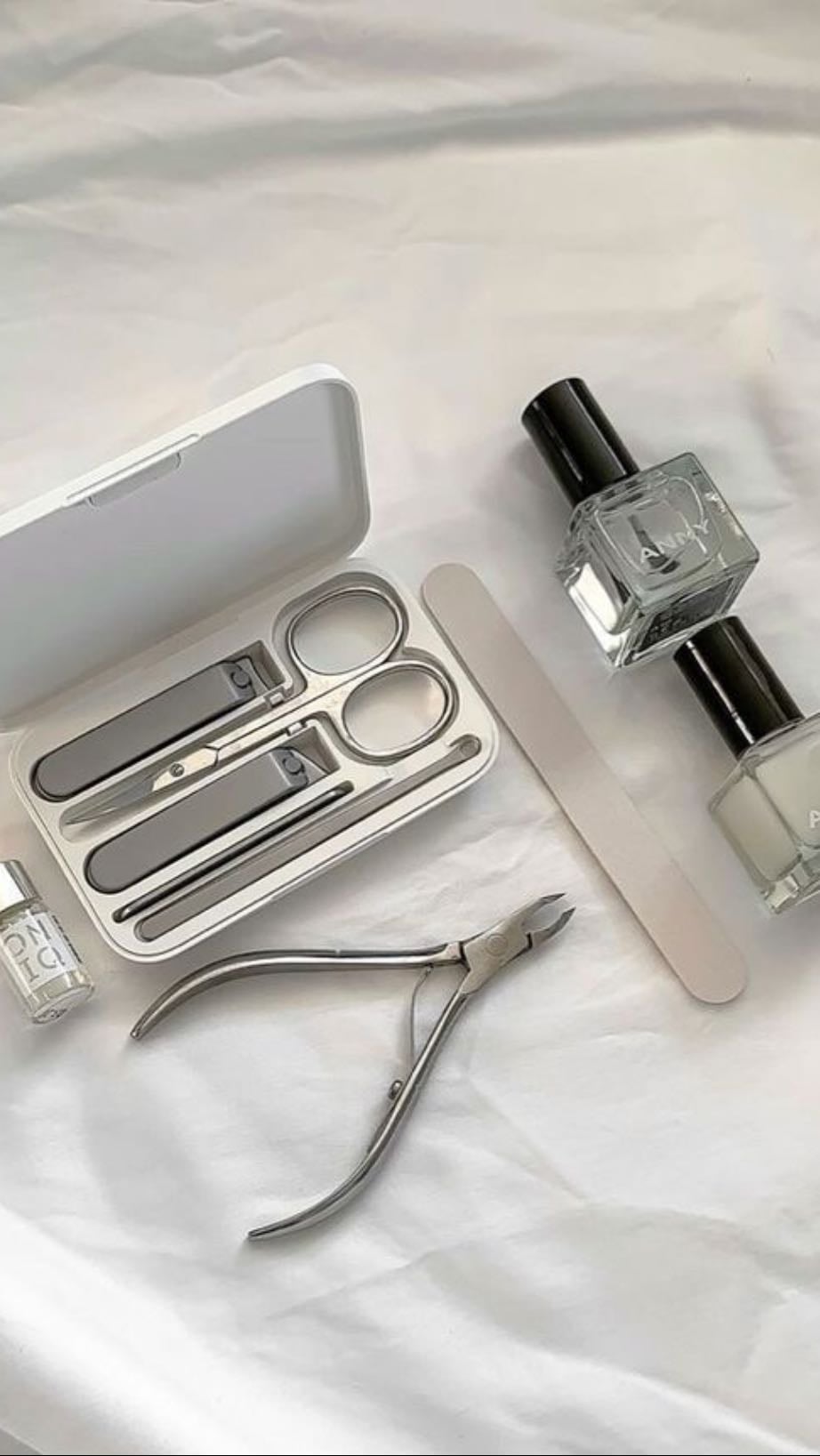 Nail clippers/file