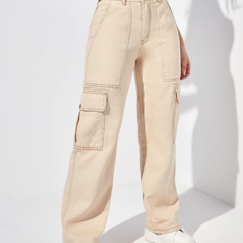 Pantalón cargo color crema