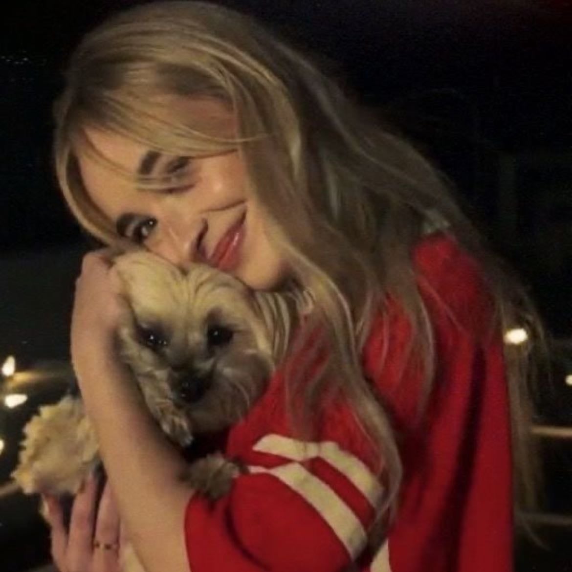 Sabrina Carpenter - Sabrinas songs are so honest and just a vibe. I love dancing to her songs but also sitting and overthinking. Sheโs an adorable girl and thatโs so cute about her. Her music is so so good and I love how you can see that she loves what she does