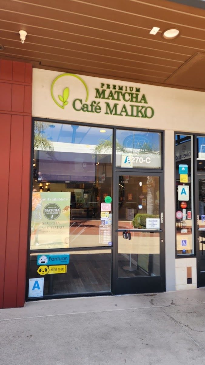 Matcha Cafe Maiko - Strawberry matcha with frozen yogurt