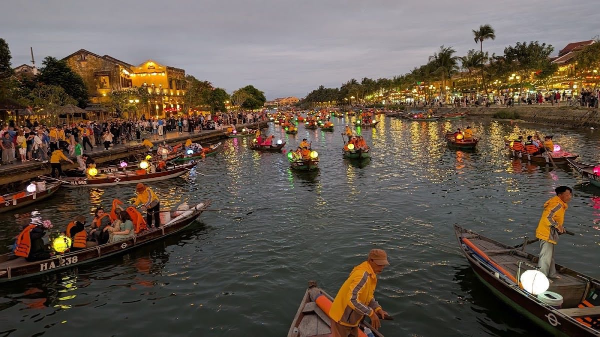 Lantern boat ride