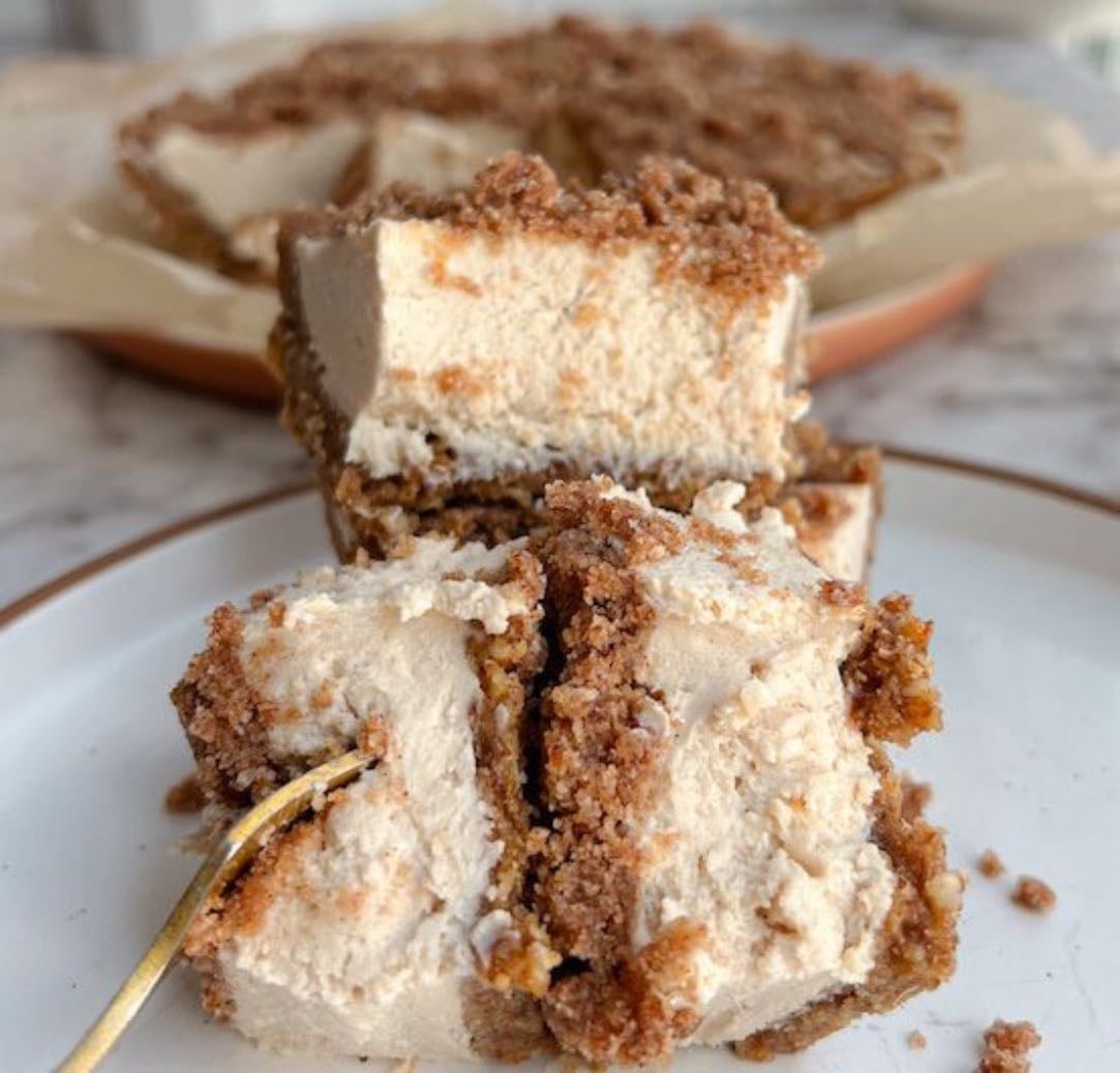 vanilla cinnamon crumble cheesecake - no bake plant based | upbeet & kaleing it