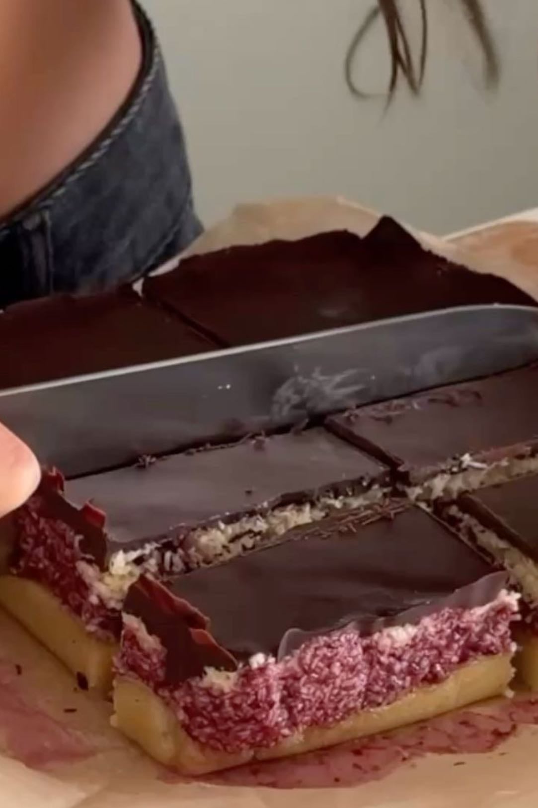 vegan coconut cherry slice - @itsmarianova (insta)