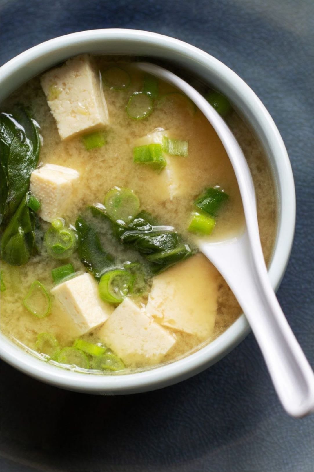 classic miso soup - @litteyumstudio (pinterest)