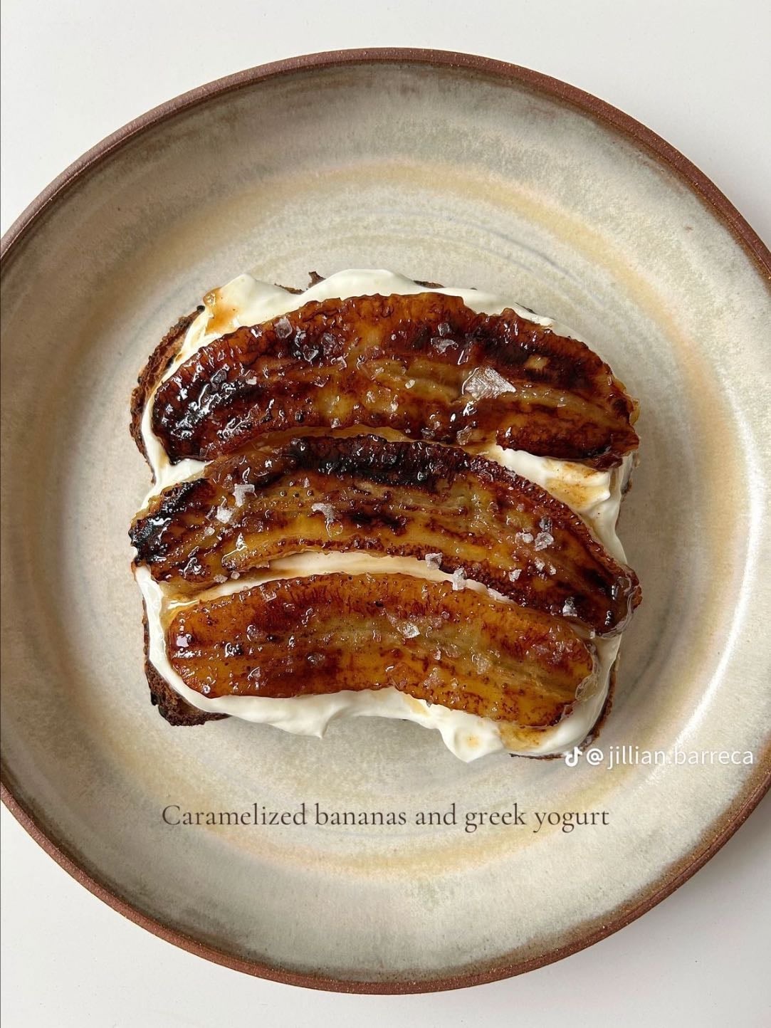caramelised bananas&greek yoghurt - @jilian barreca (tt)
