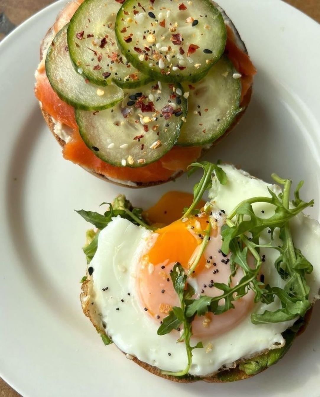 smoked salmon&sunny side up egg bagel duo - @deenabarger (pinterest)