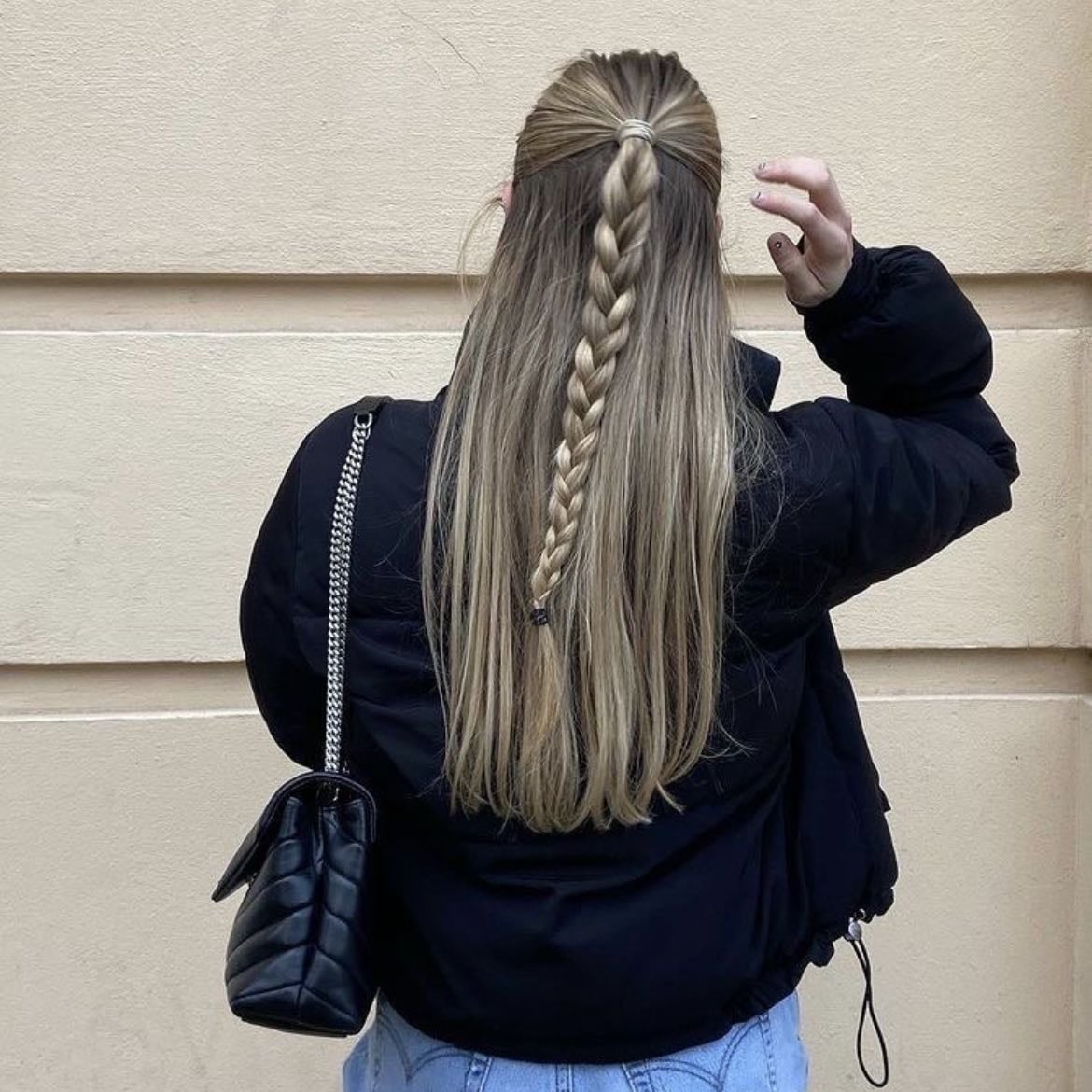 Media cola y trenza