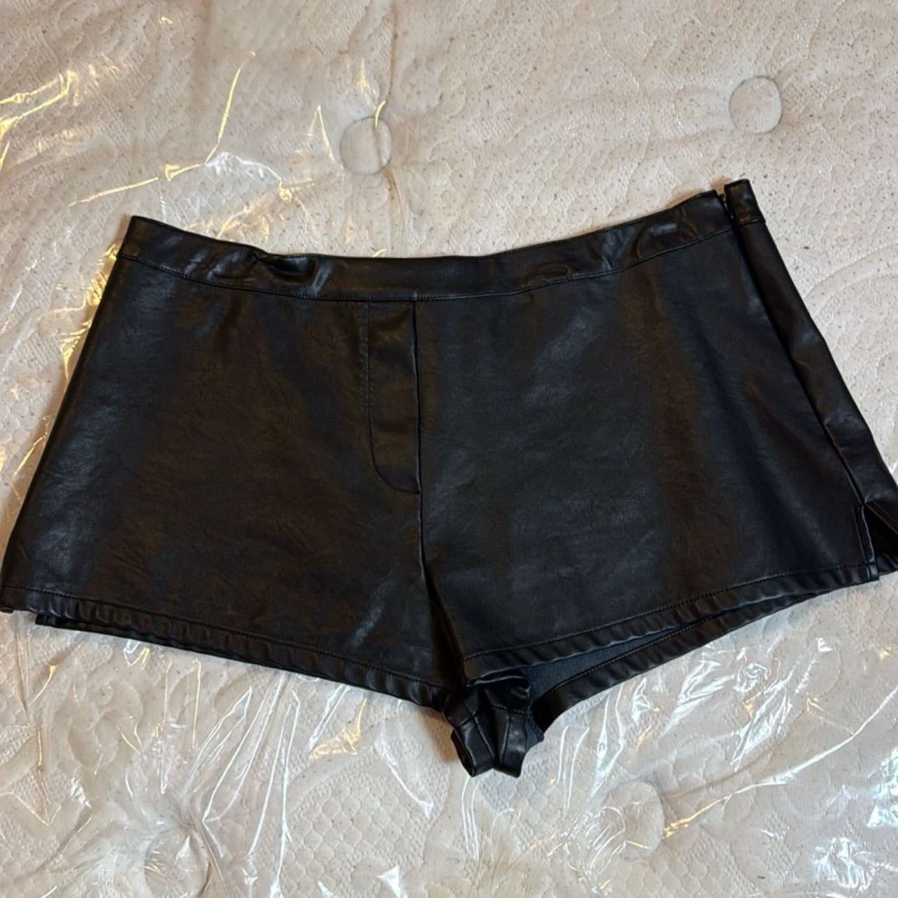 Black leather shorts - Outfit #2