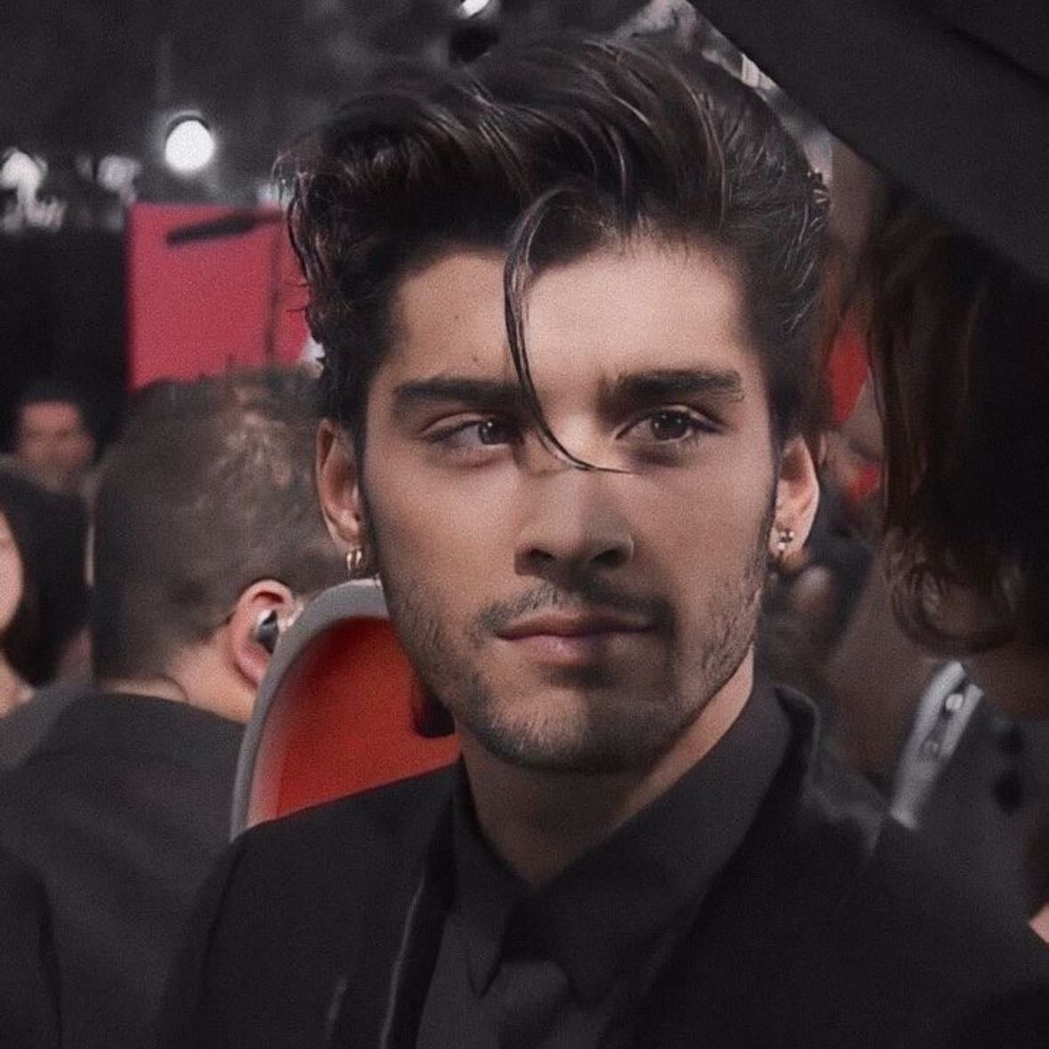 One strand zayn! - he looked TOO good #ineedthat