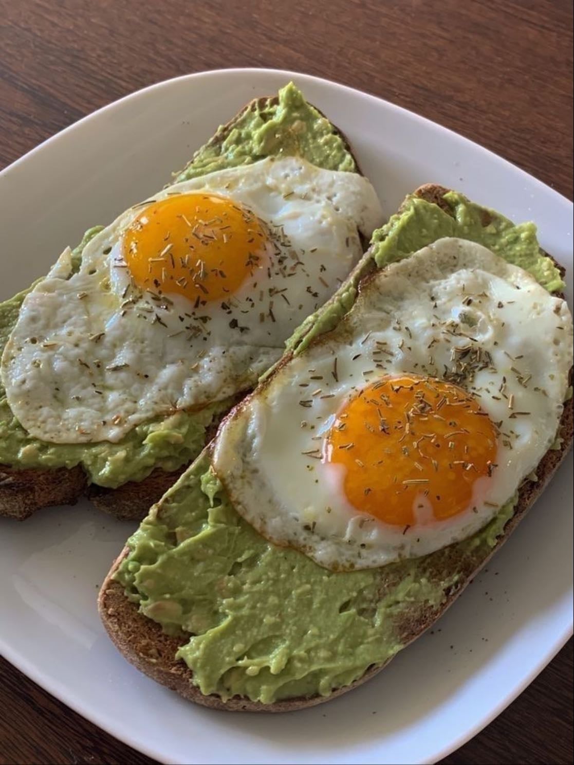 breakfast + green tea + tv show or going out in yard - 1.eggs with potato cakes with fruit on the side
2. eggs with an avocado bagel with fruit on the side
3.porridge with fruit on the side
4. bagel with avocado, lettuce & cucumber on with fruit on the side