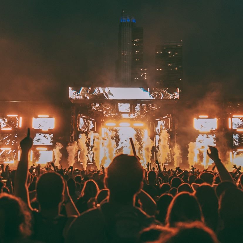 a concert - My first concert (preferably zayn)