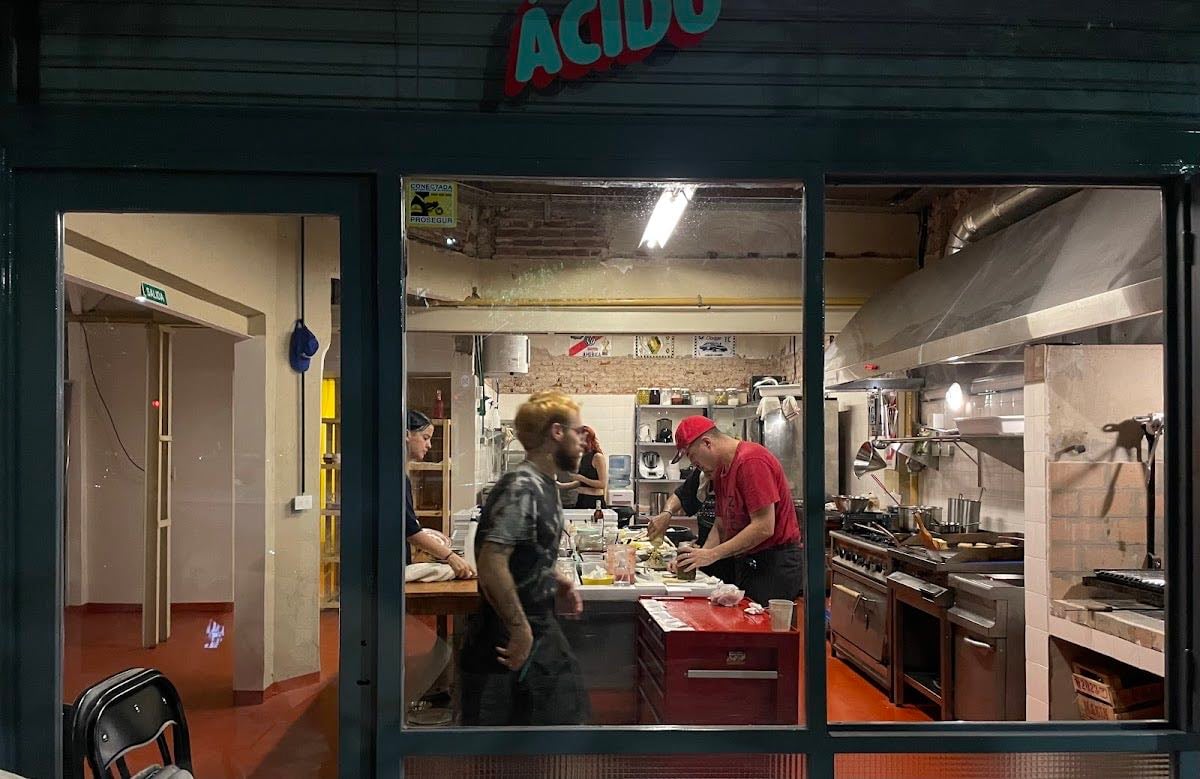 Ácido - 🌟 é uma grande vibe kk lugar bem COOL. comida incrível (e carinha), lugar lindo mas super simples e descontraído, fazem pratos e menus especiais com convidados.