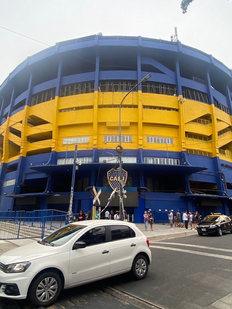 LA BOMBONERA